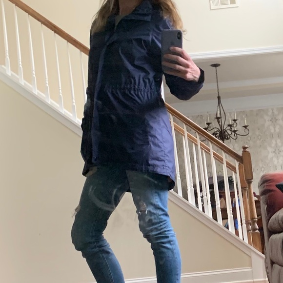 Navy women’s Peter Millar waterproof rain jacket - Picture 7 of 7